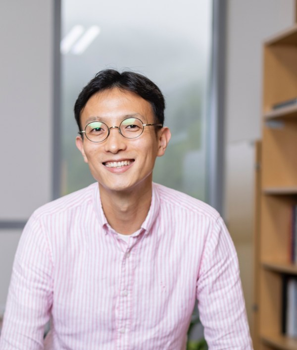 Jinseong Park headshot